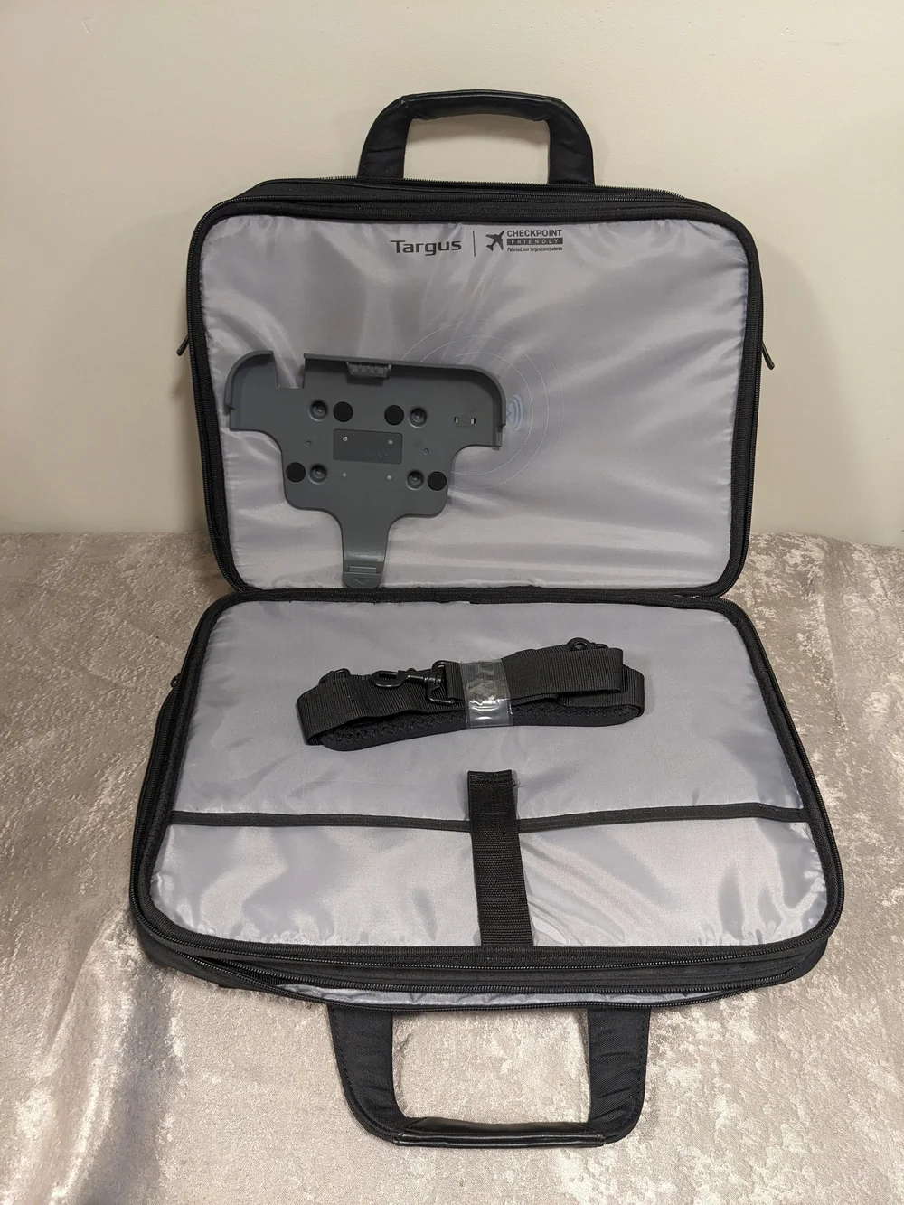 Targus AC0063 Checkpoint Friendly Laptop Briefcase Black NWOT